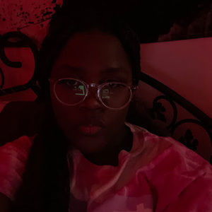 Meet your Posher, Adrienne